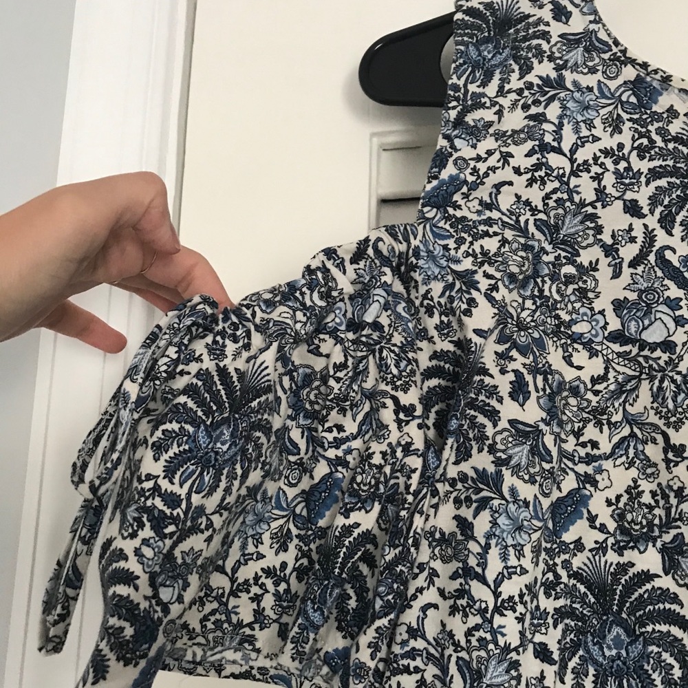 HM cold shoulder top